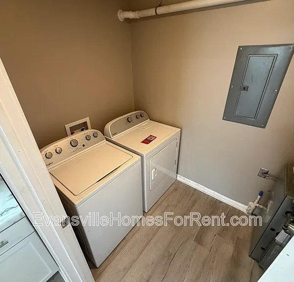 1404 Oakley St — Photo 14