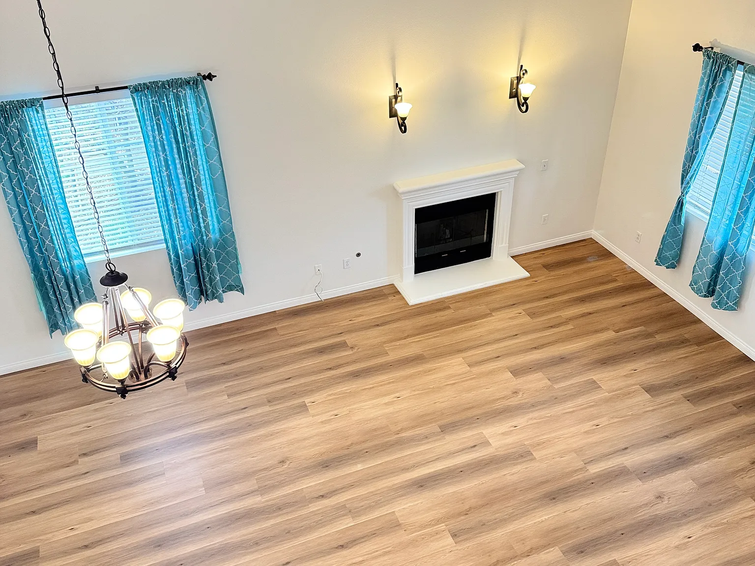 4 bed, 2270 sqft, $4,000 — Photo 3