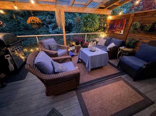 492 W Silvergrove Gdns NW, Calgary, AB T3B 4S8