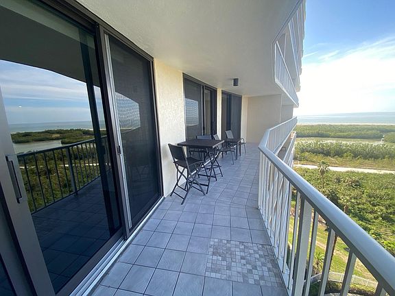 3rd image of 440 Seaview Ct APT 1008