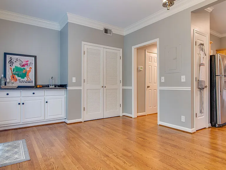 2306 Sharondale Dr — Photo 14