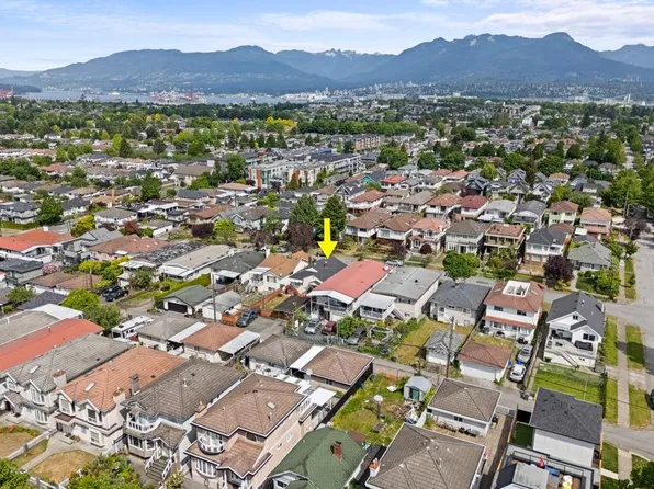 2964 E 4th Ave, Vancouver, BC V5M 1L2
