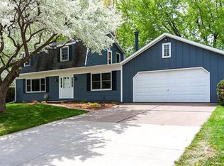 5133 Coachman Rd, Bettendorf, IA 52722