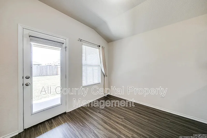 4 bed, 2.5 bath, 1595 sqft, $1,800 — Photo 4