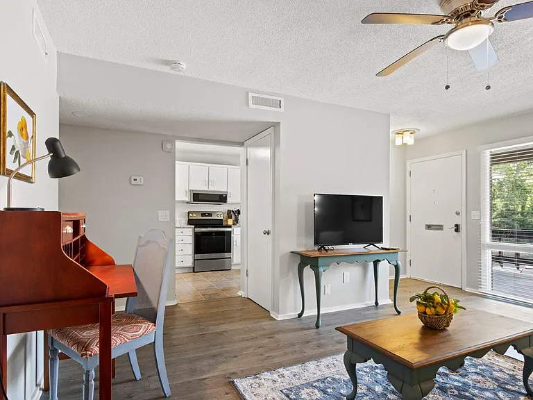 311 W Earle St #34B — Photo 16