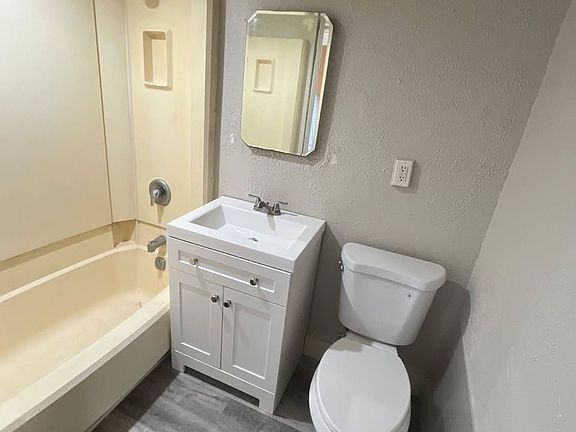 5th image of 2109 Washington Ave APT 3