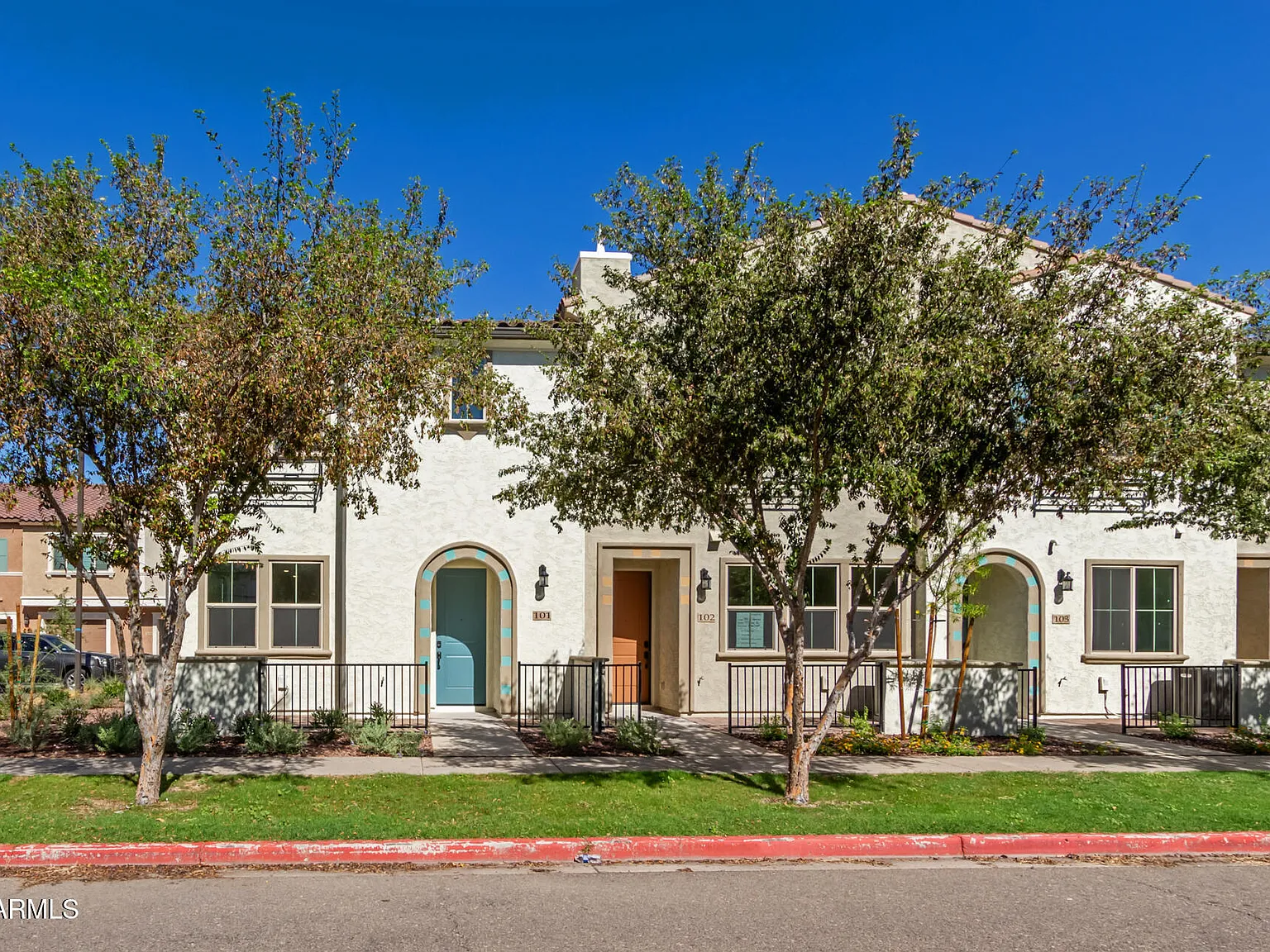 3 bed, 2.5 bath, 1921 sqft, $2,800 — Photo 2