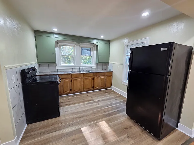 530 Broad St #1 — Photo 3