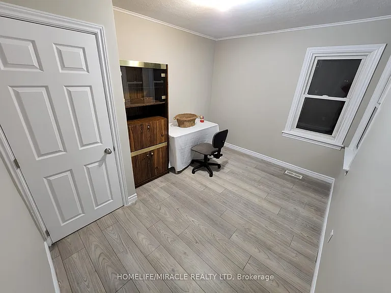 408 Upper Wellington St W — Photo 8