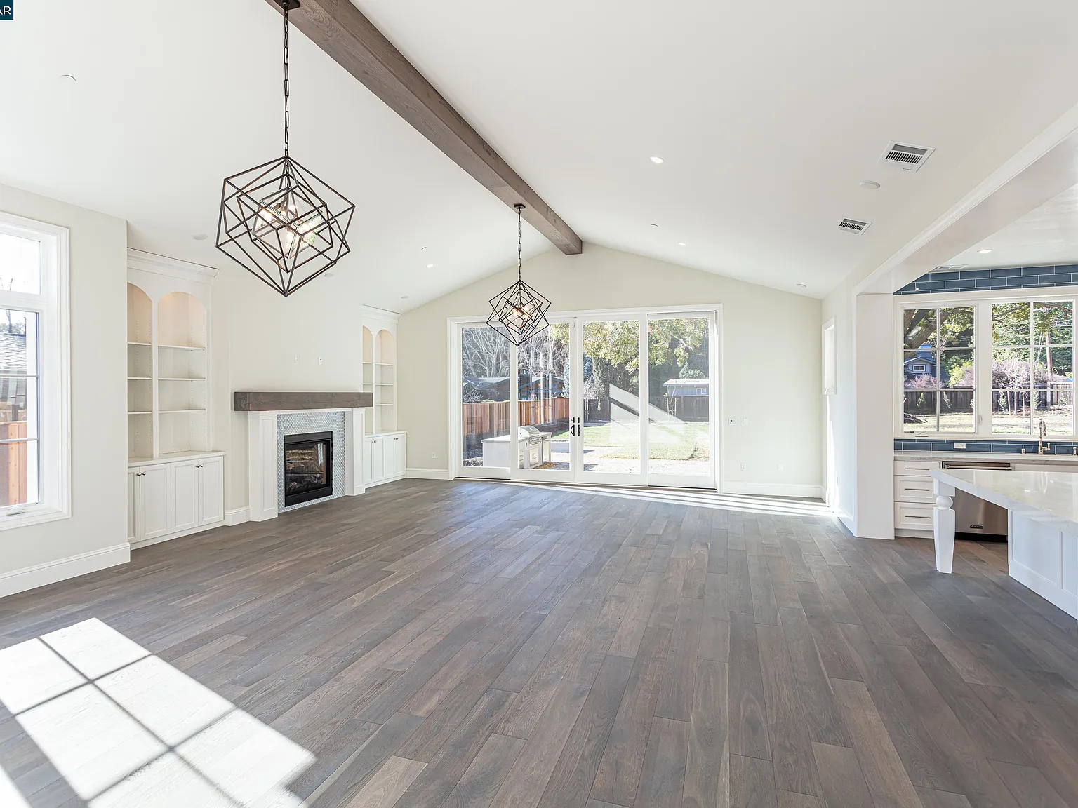 4 bed, 3347 sqft, $15,000 — Photo 3