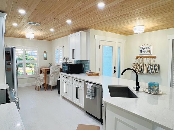4th image of 151 Riverwalk Ct