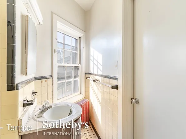 10 Station Square image 8 of 16