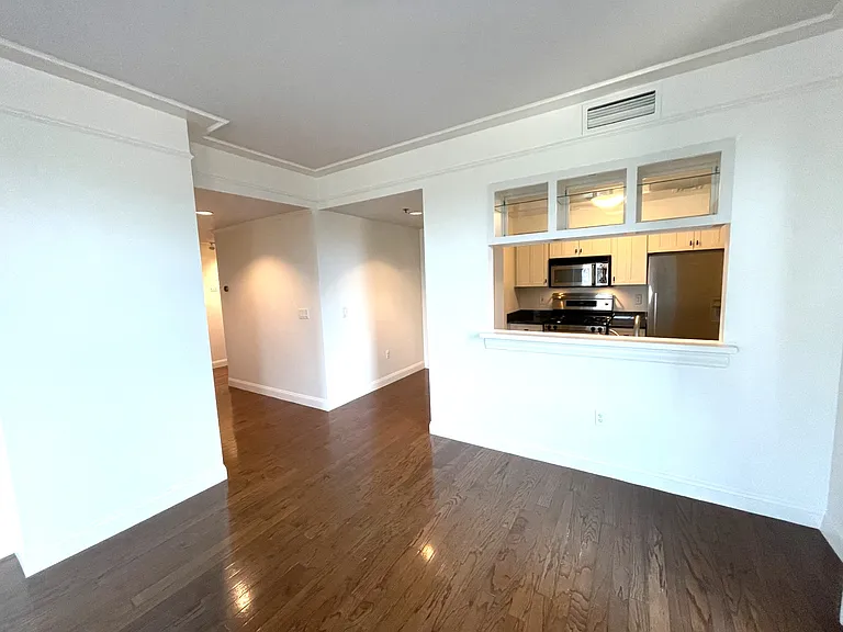 1597 Washington St #400 — Photo 5