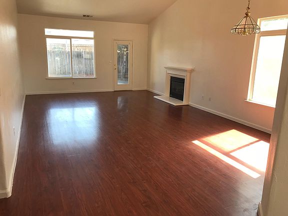 3rd image of 2612 Horsetail Dr