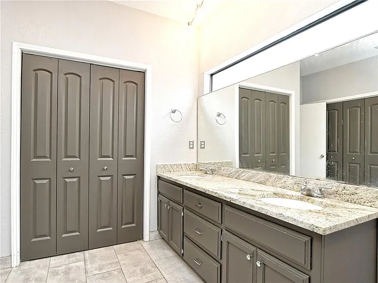 606 Tyrone Dr — Photo 3