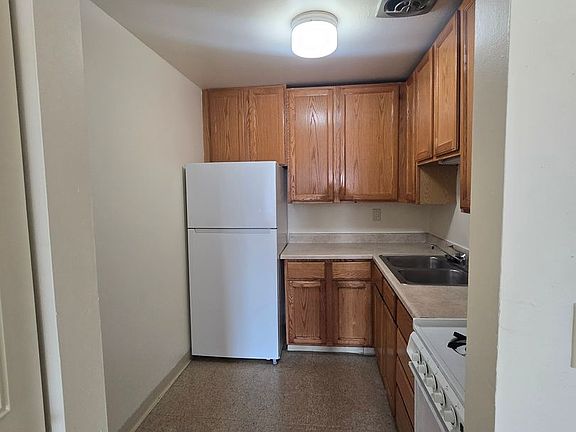 2nd image of 444 Gramercy Dr #386-05