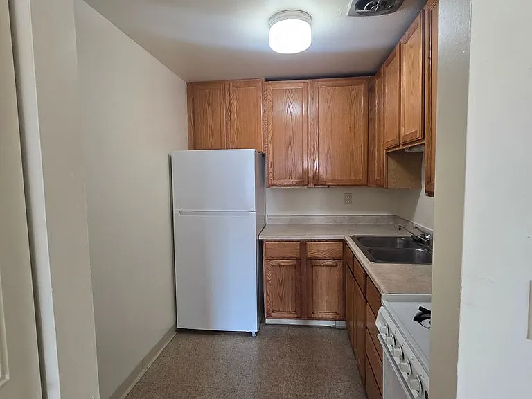 Mulford Park Apartments — Photo 2