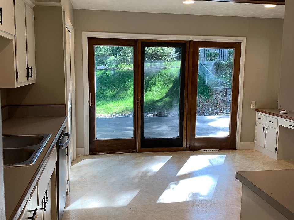 1st image of 3309 S 91st St