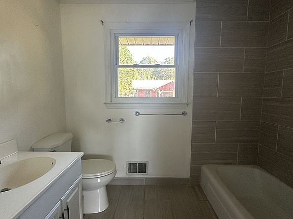 5th image of 207 Corning St