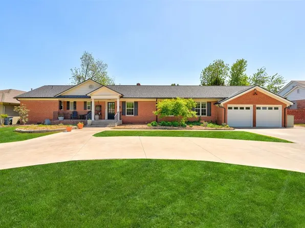 1804 Dorchester Pl, Nichols Hills, OK 73120