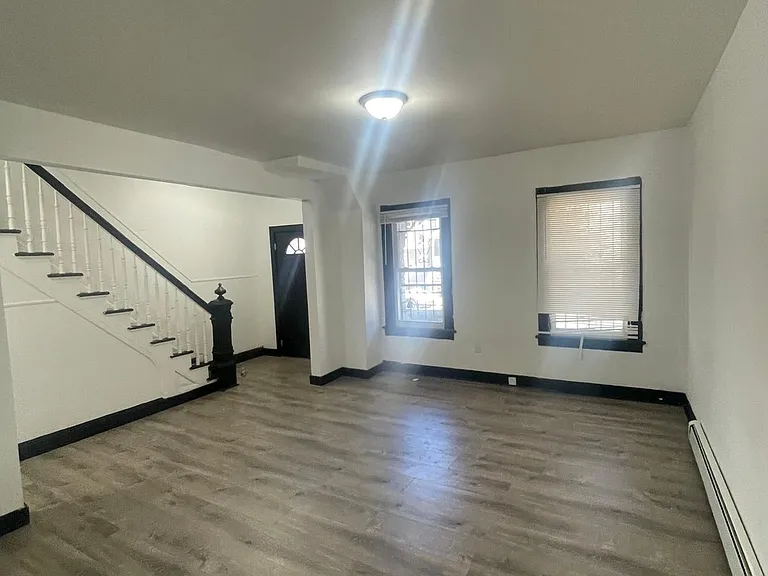 306 Court St — Photo 9
