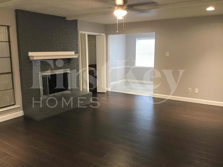 1309 Monterrey Dr — Photo 4