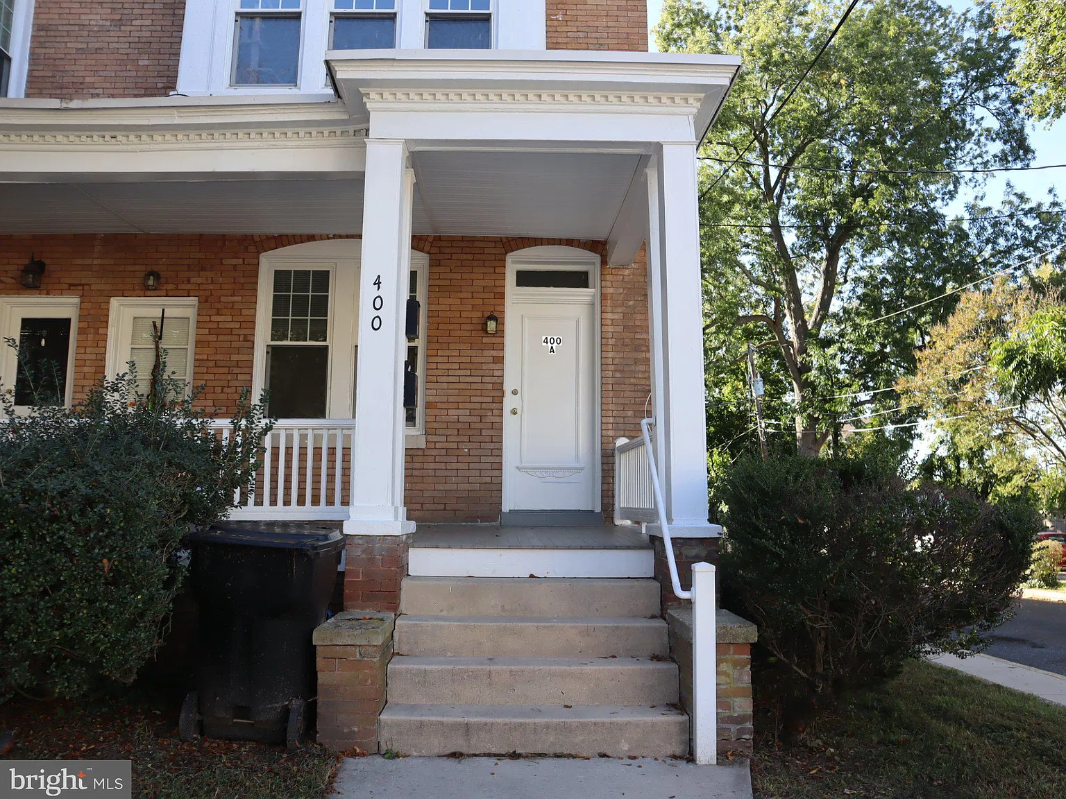 1 bed, 1.0 bath, 900 sqft, $990 — Photo 2