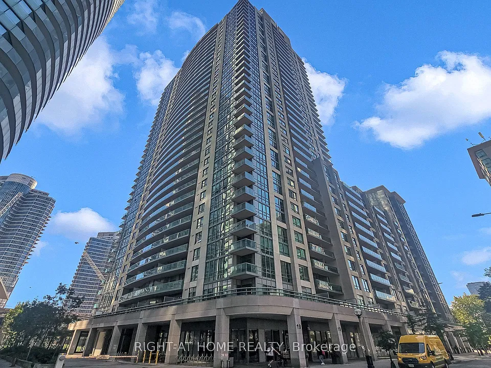 19 Grand Trunk Cres #712
