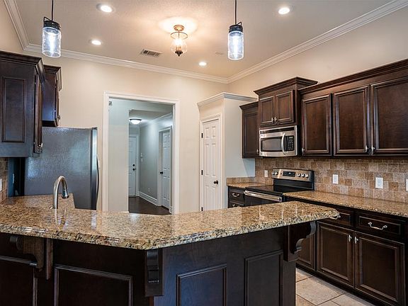 4th image of 4631 San Saba Dr
