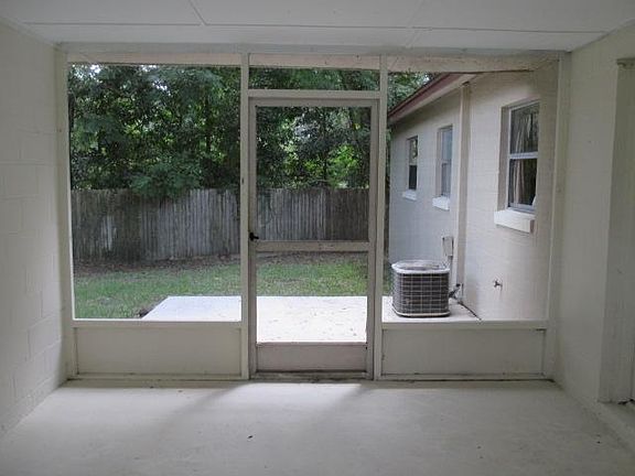3rd image of 1219 Pamela St