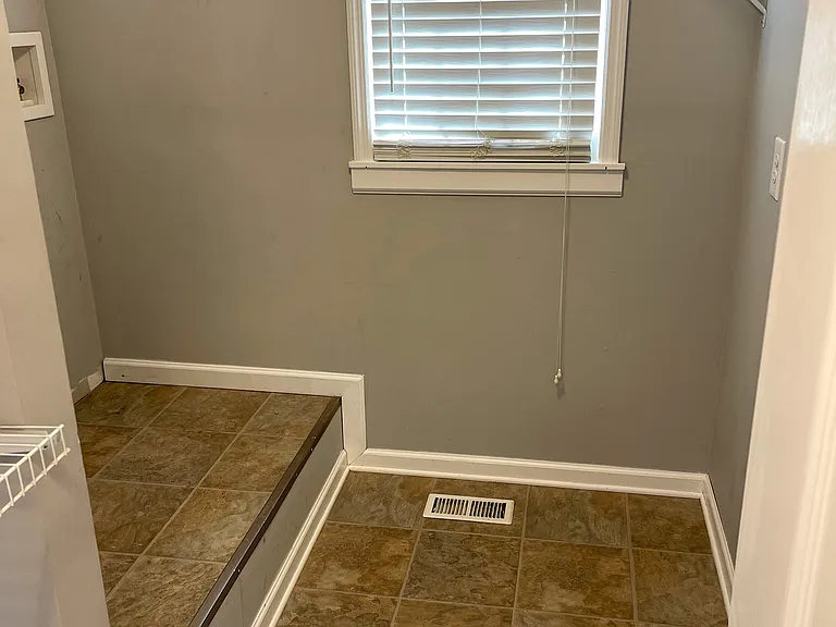 1712 Bristol Caverns Hwy — Photo 20