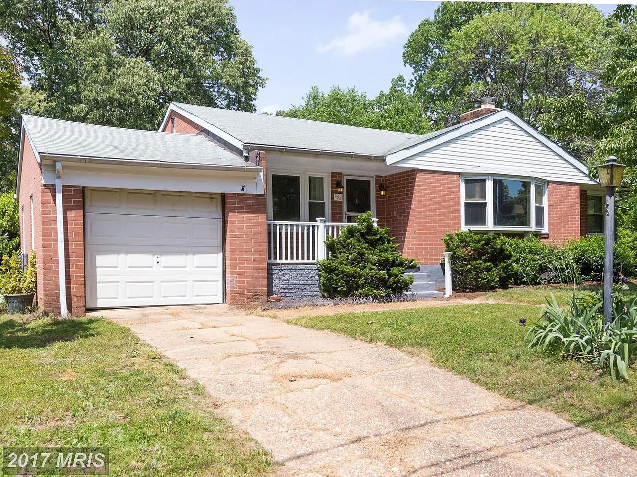 996 Highpoint Dr photo 1