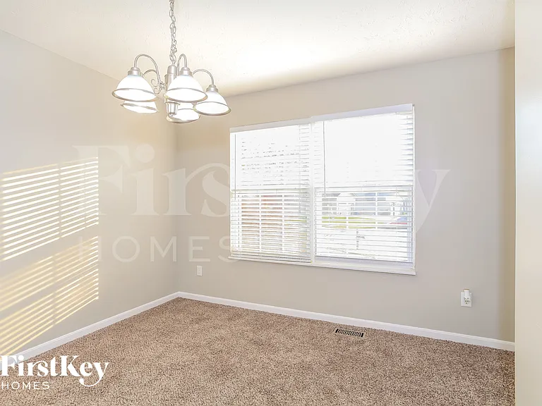 6311 Sara Ct — Photo 5