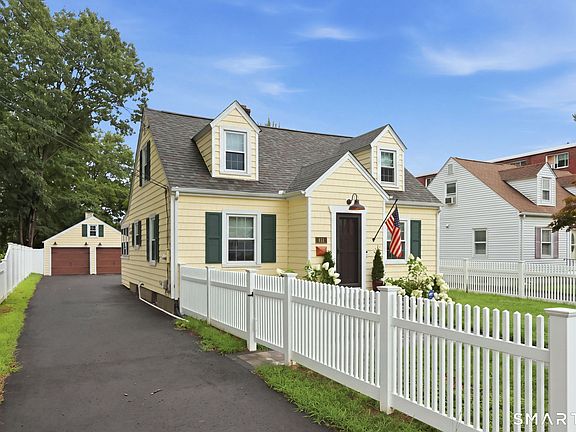2nd image of 134 Oakwood Avenue