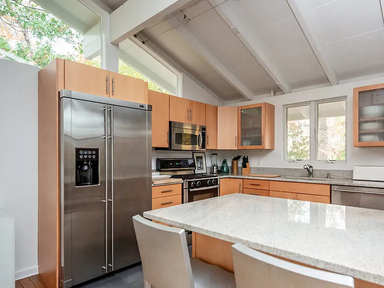 1099 Springs Fireplace Rd — Photo 10