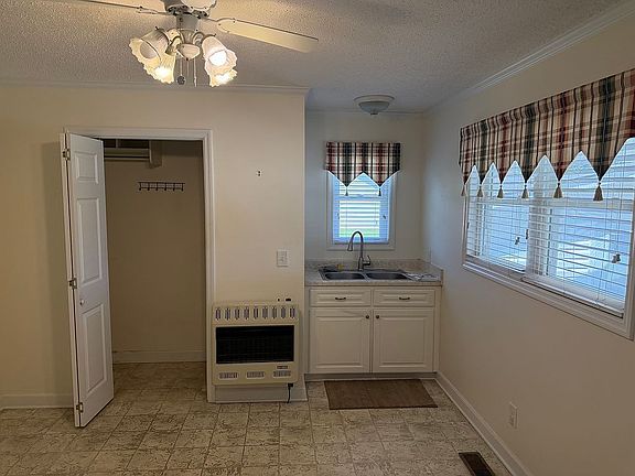 3rd image of 318 Underwood St