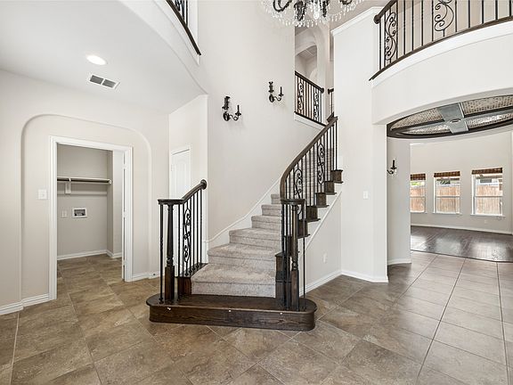 4th image of 12571 Valley Spring Dr