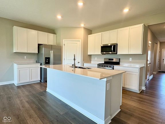 3rd image of 5805 Crotal Ave