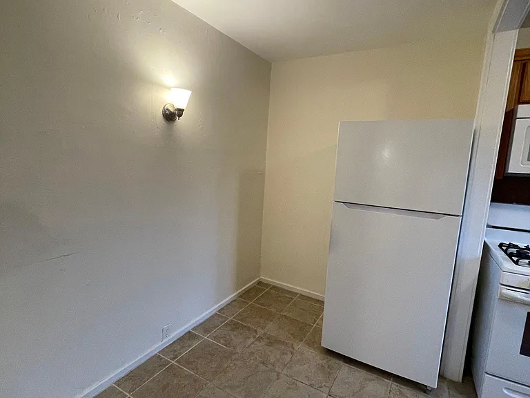 1170 Kenmore Ave #4 — Photo 22