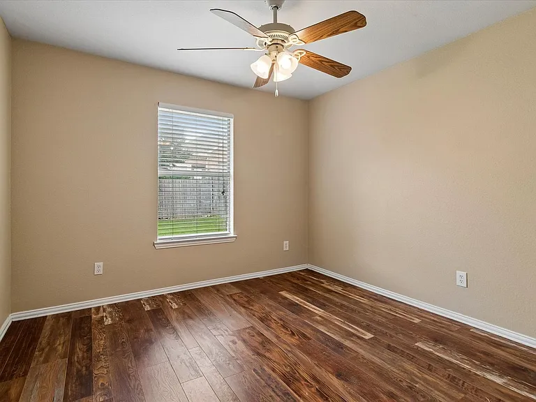 5001 Lake Crest Dr — Photo 15
