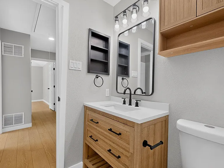 1748 Saint James Dr — Photo 36