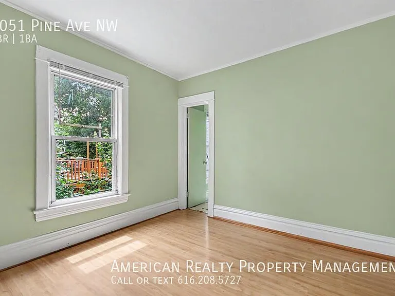 1051 Pine Ave NW — Photo 10