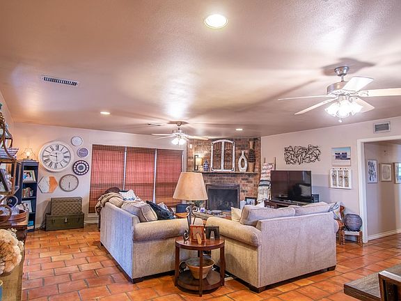 5th image of 1906 Oaklawn Dr