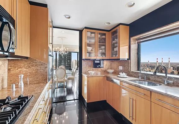 3rd image of 425 E 58th St APT 33B