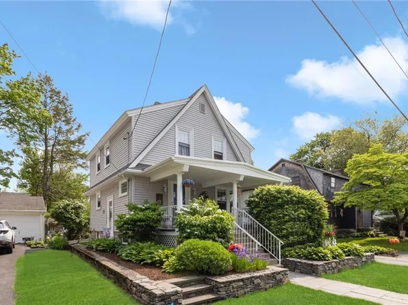 15 Coombs St, Rumford, RI 02916