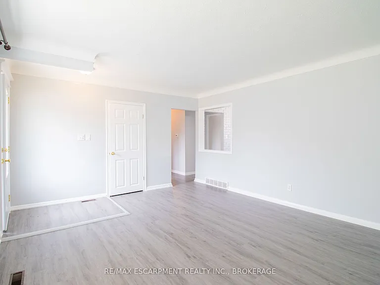 98 James St E #1 — Photo 3