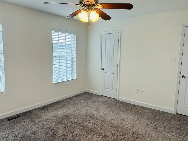 1823 Volvo Pkwy — Photo 22