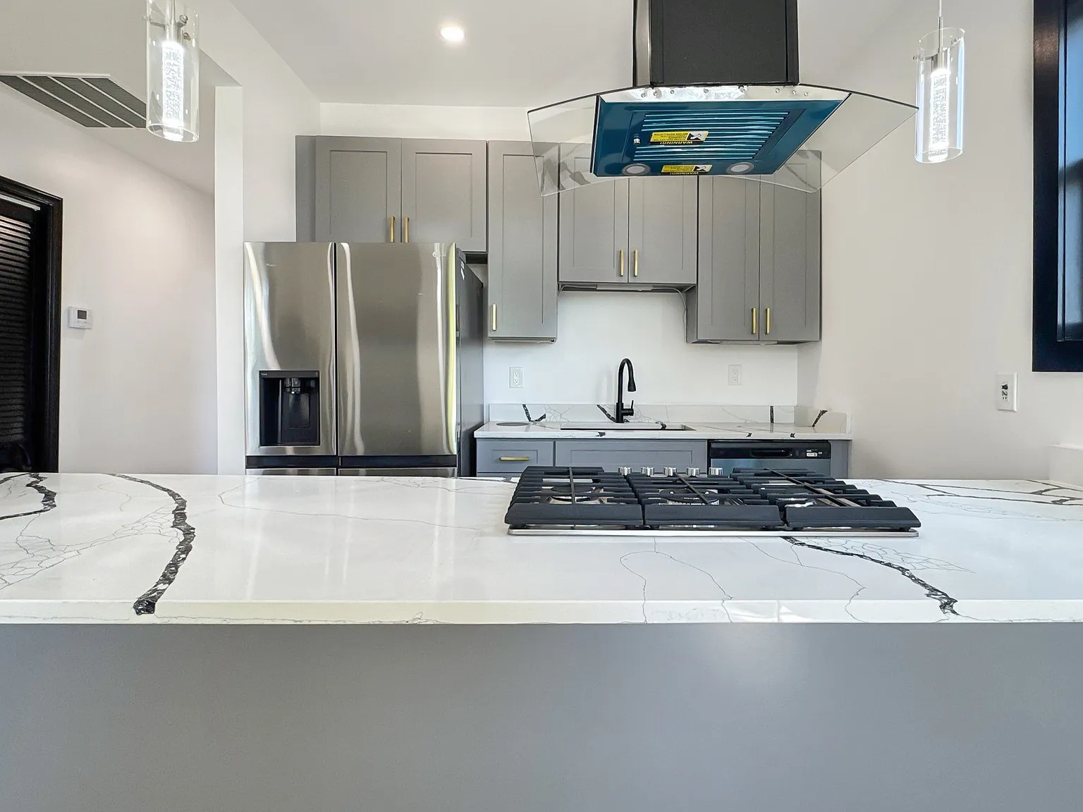 Spacious 2BR/2BA Apartment with Modern Finishes — Photo 3
