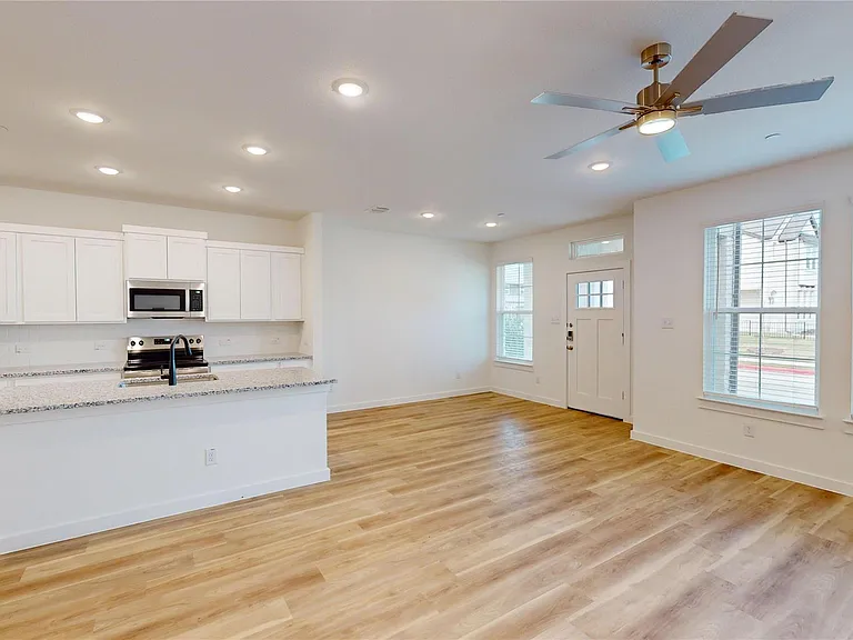 2916 Elle Dr — Photo 20