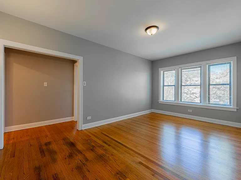 2056 W Arthur Ave #3W — Photo 3